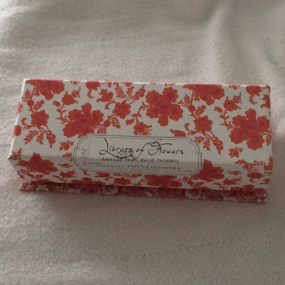 Library of Flowers hand cream
